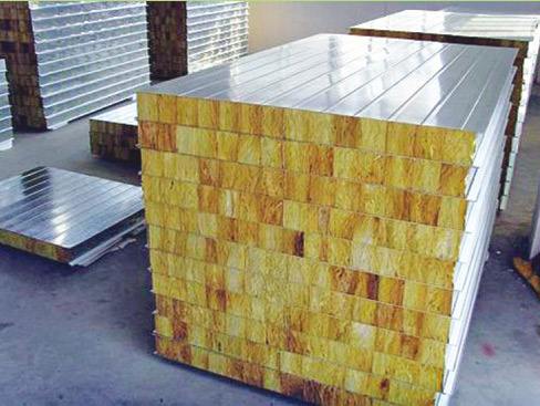 鋼結(jié)構(gòu)廠房中的巖棉夾芯板為什么會(huì)出現(xiàn)爆裂？