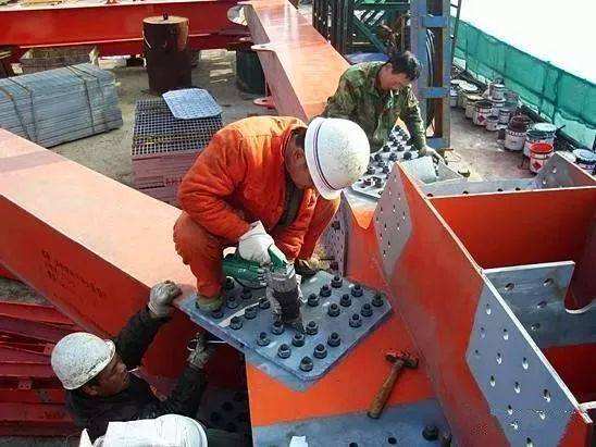 鋼結(jié)構(gòu)廠房現(xiàn)場施工，螺栓安裝質(zhì)量是不能忽略的