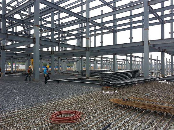 鋼筋桁架樓承板廠家：除了價(jià)格，你還需了解這些